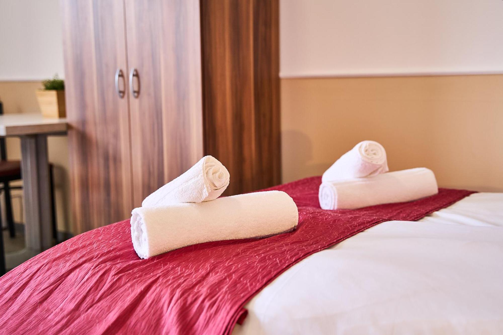 Hotel Maximo Pinneberg Ngoại thất bức ảnh