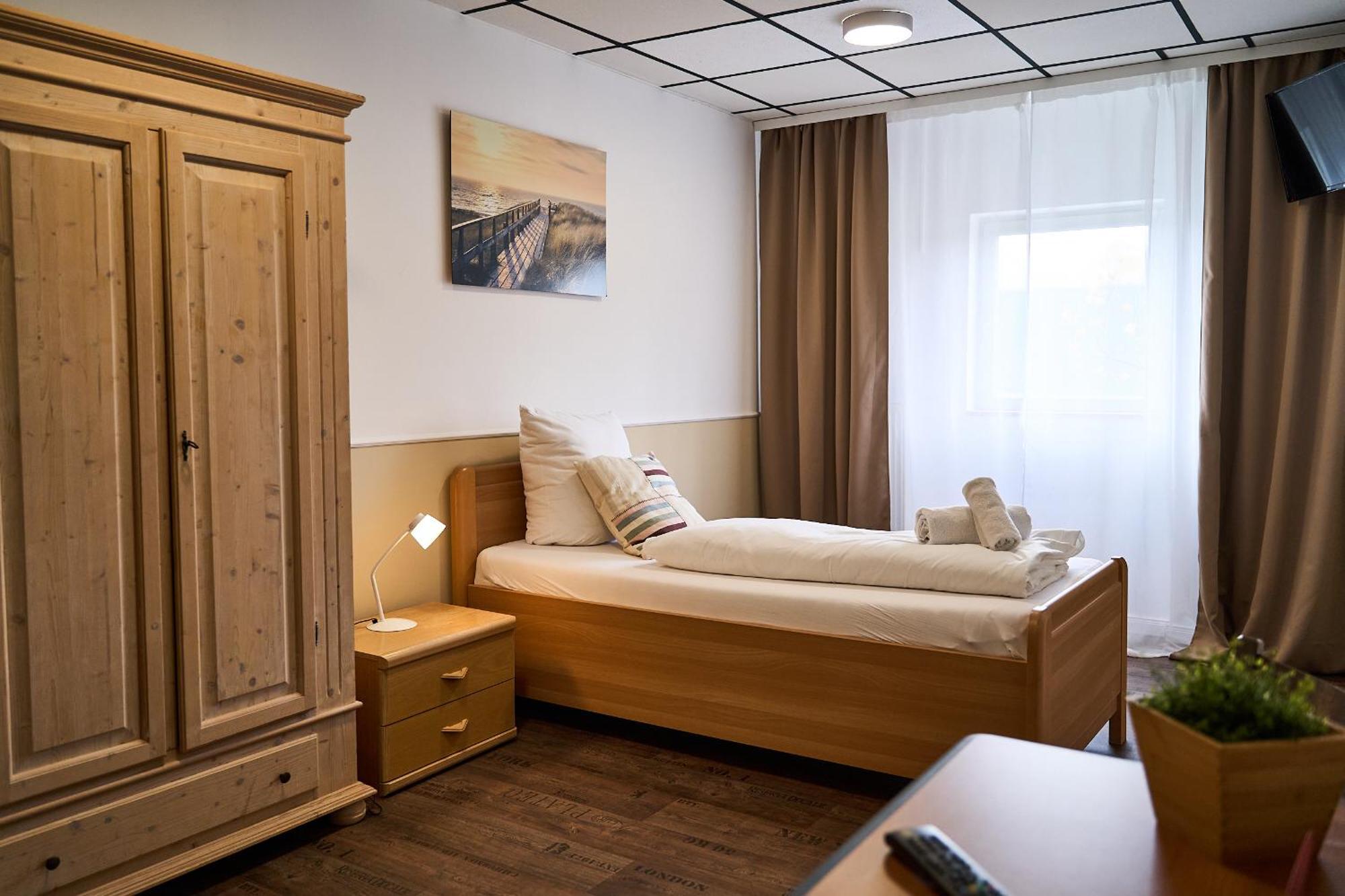 Hotel Maximo Pinneberg Ngoại thất bức ảnh